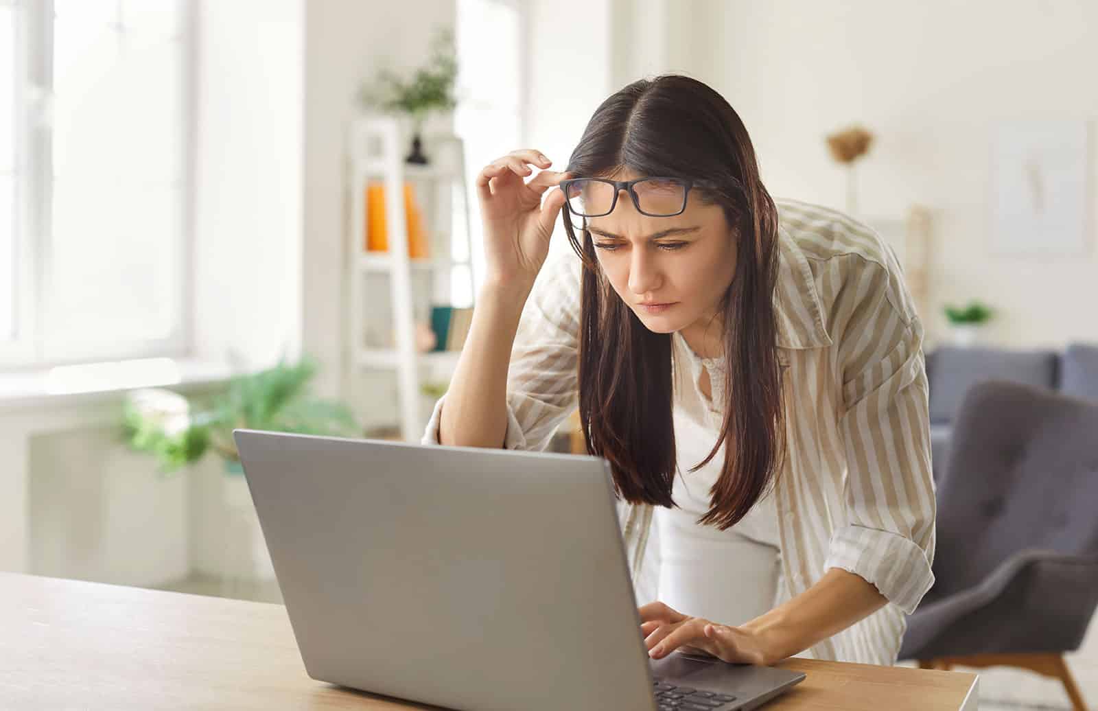 Alcohol and Your Eyes: How Much Eyesight Damage Does Drinking Cause ...